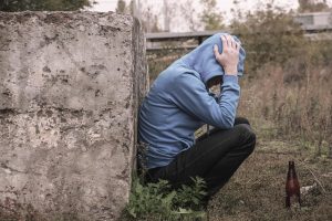 Мужчина в запойном состоянии